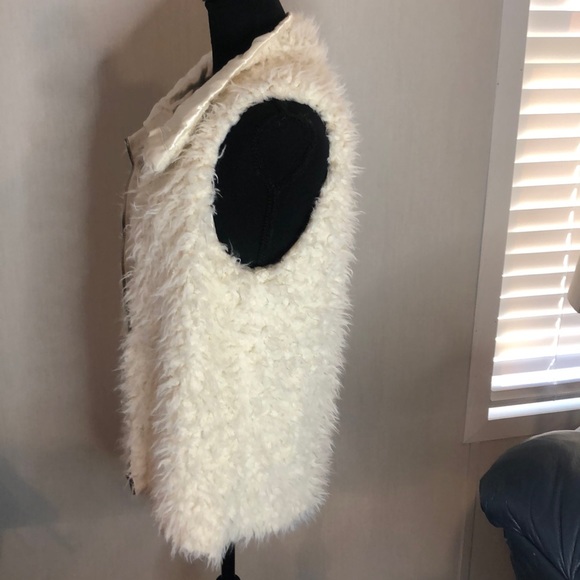 Bongo Fuzzy Cream Vest - Picture 2 of 6
